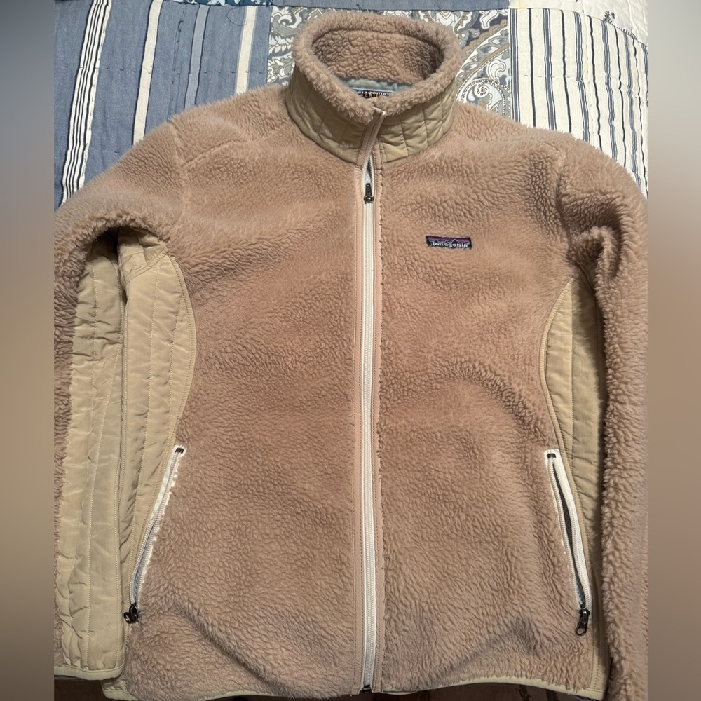 Patagonia Women’s Wind Proof Fleece Jacket. Size L. Tan color.